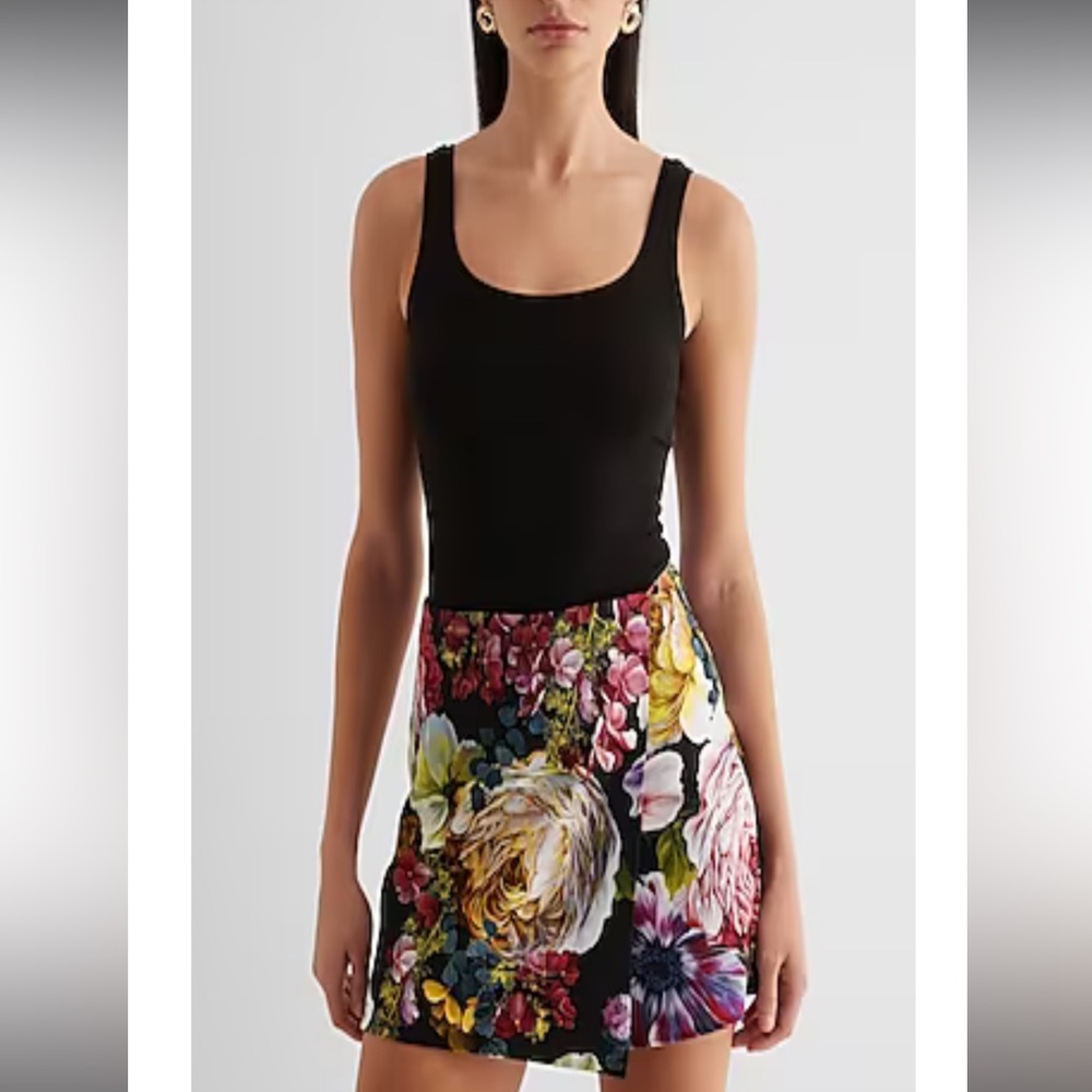 Express skort size 4